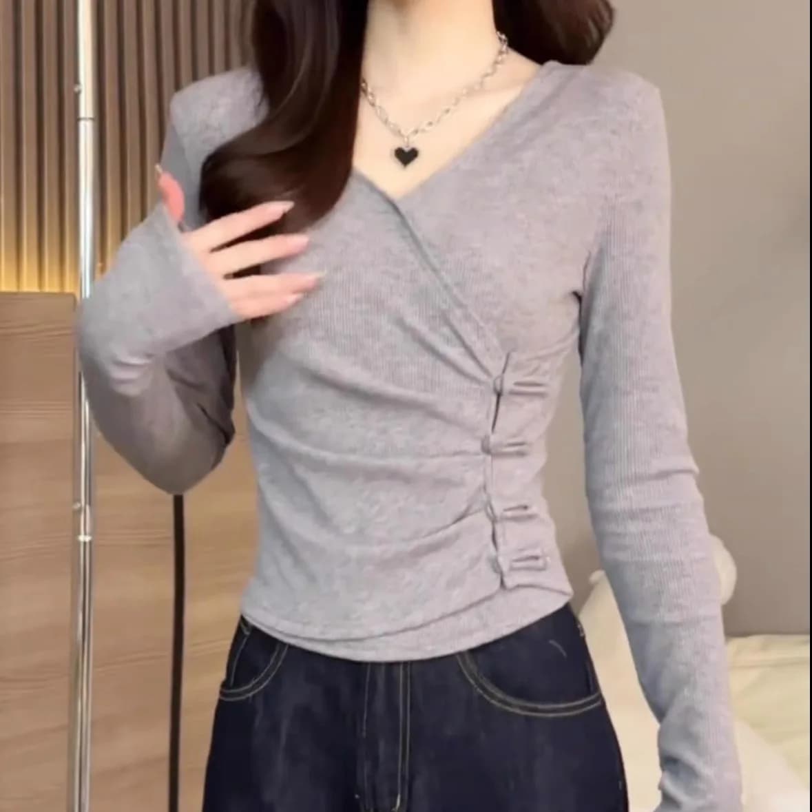 T-shirt ajusté à col en V et manches longues pour femme, haut de base tendance cintré à la taille po