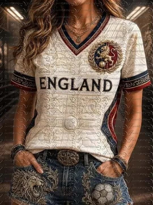 Nouveau T-shirt de football pour femme 2026, col en V, imprimé lion 3D, bordure rouge, blanc et bleu