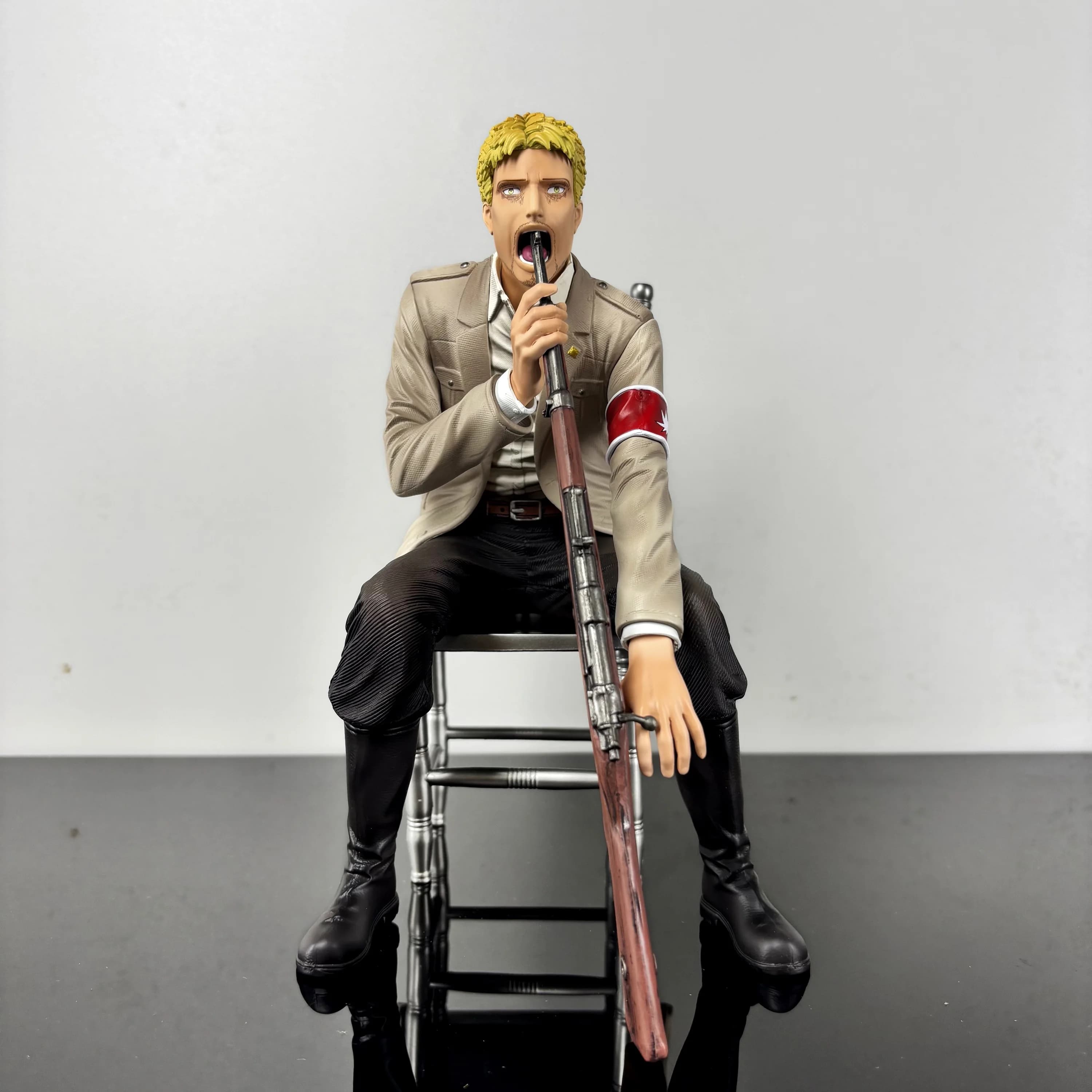 Figurine d'Anime Attack on Titan Reiner, 22 cm, Statue en PVC de Reiner Braun pour la Décoration de 
