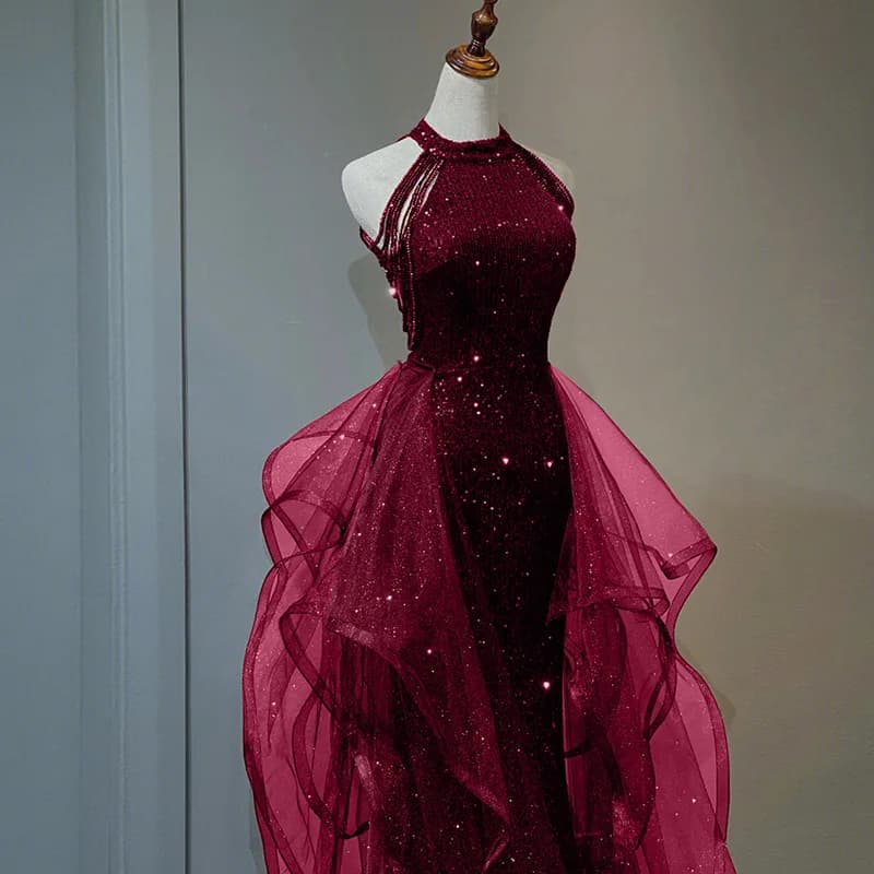 Robe de soirée élégante bordeaux à col halter pour hôte de conférence annuelle, en tissu polyester,