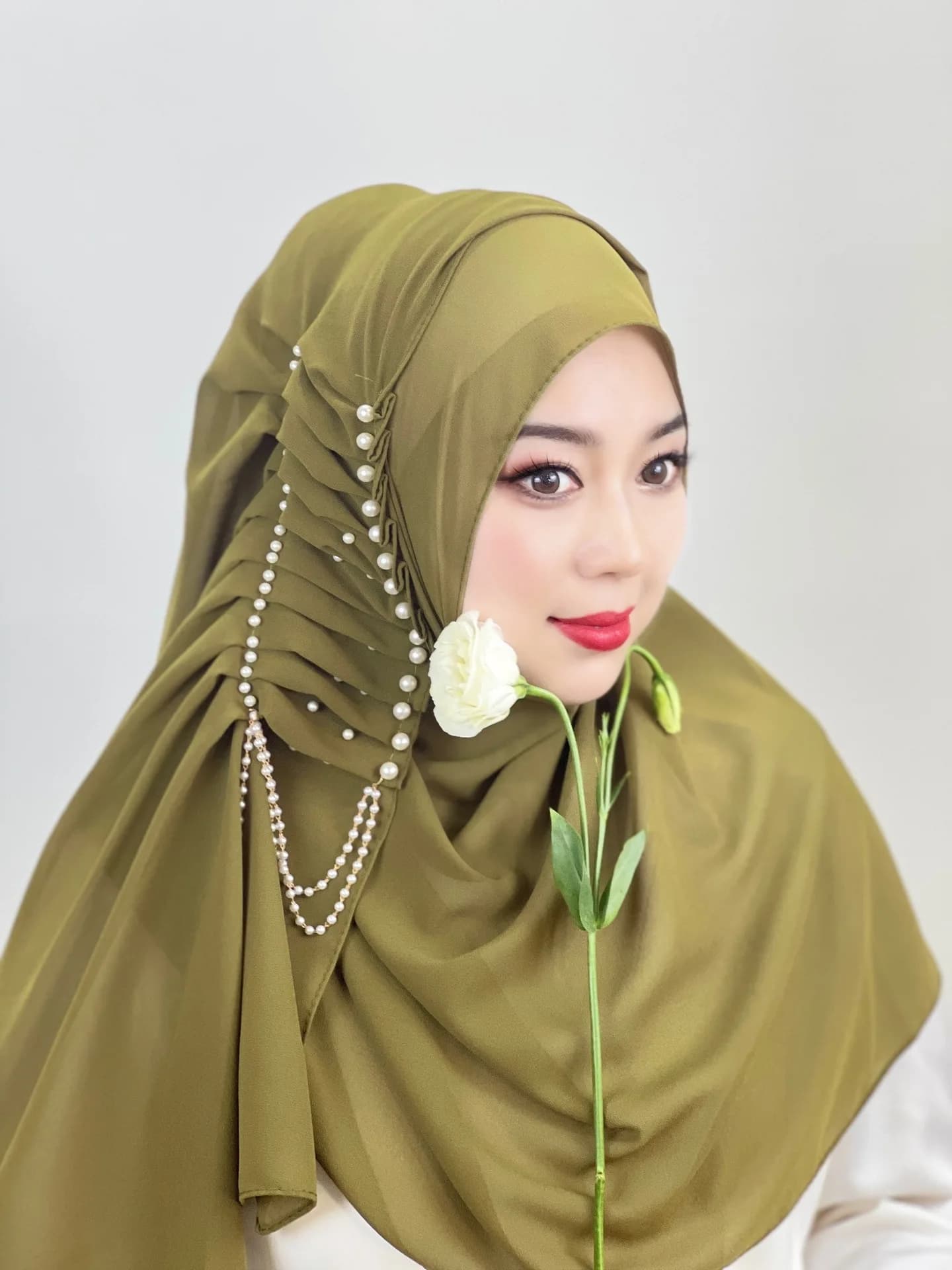 Élégant mousseline de soie Hijabs femmes musulmanes Hijab perle gland conception longue écharpe Turb