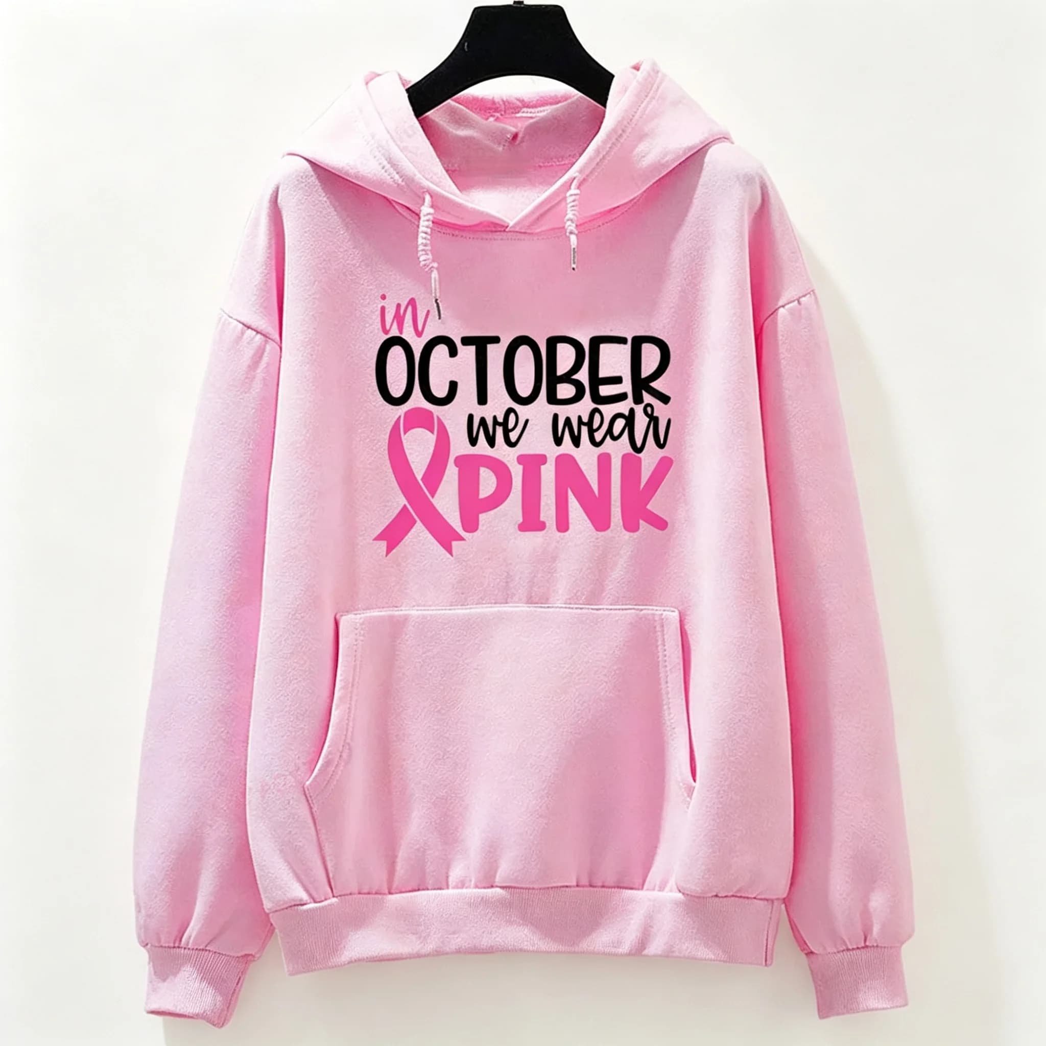 En octobre, nous portons un sweat-shirt rose. Je suis une survivante. Vêtement d'équipe de sensibili
