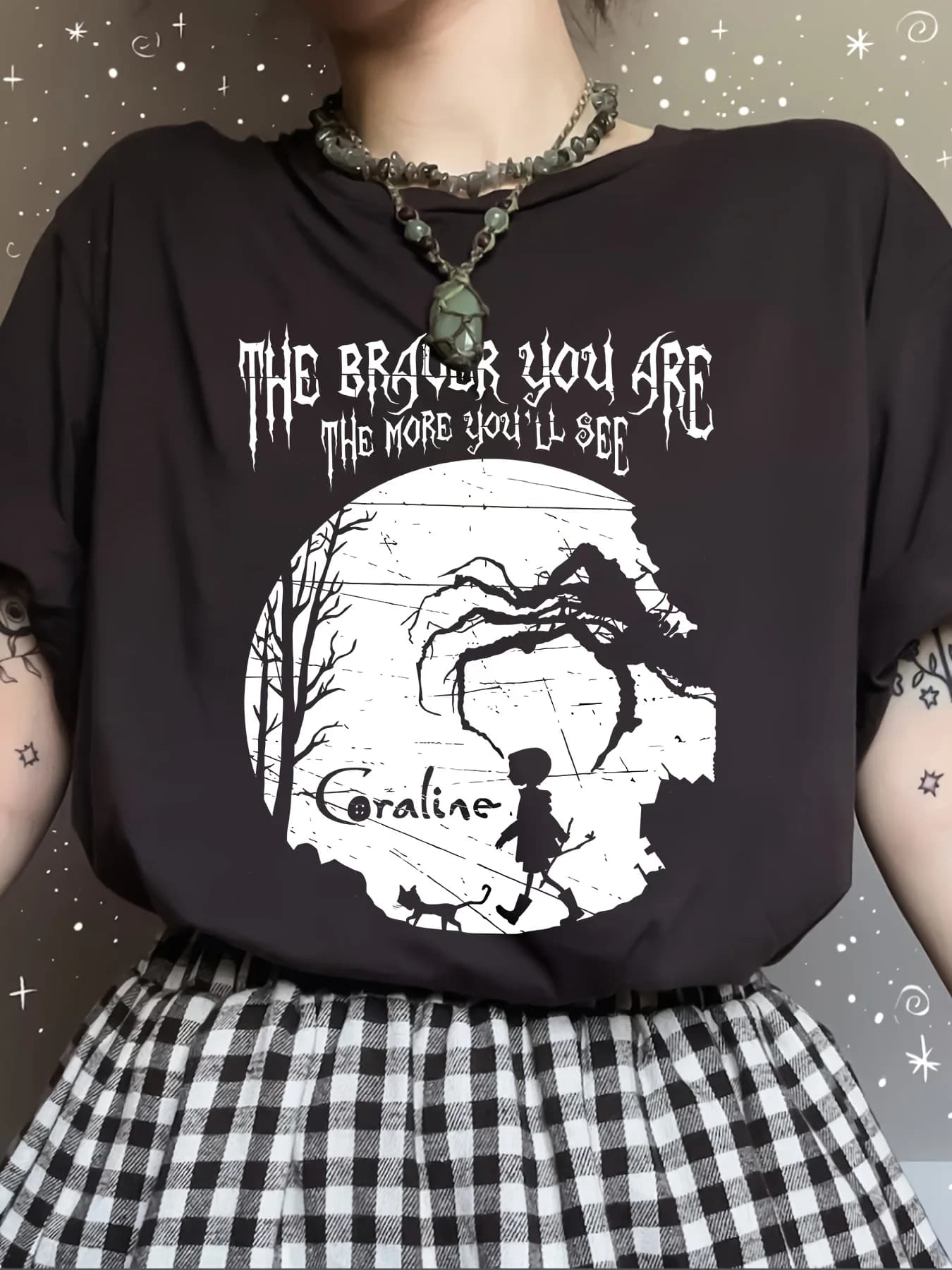 Coraline T-shirt femme imprimé graphique décontracté col rond manches courtes lettre C design œuvre 