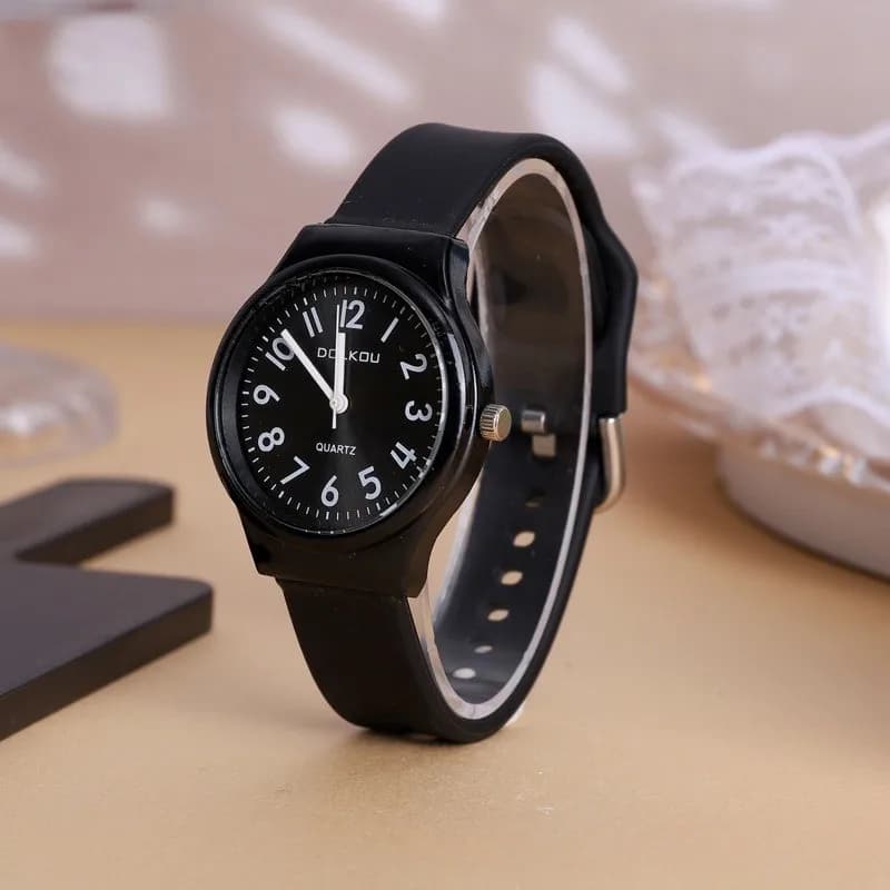 Montre chic pour femme : Design de niche pour un luxe simple et léger – Accessoire haut de gamme par