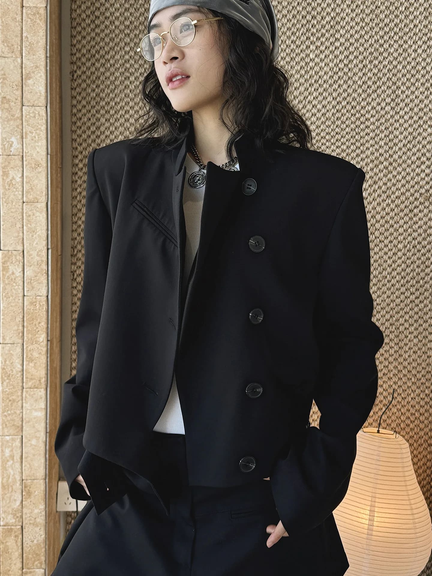 Nouvelle veste courte pour femme, design parisien de niche, col montant, patte de boutonnage asymétr