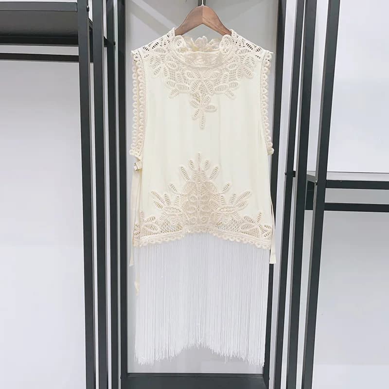 T-shirt à bretelles latérales pour femme, décolleté ajouré, ourlet à franges, dos ouvert avec bouton