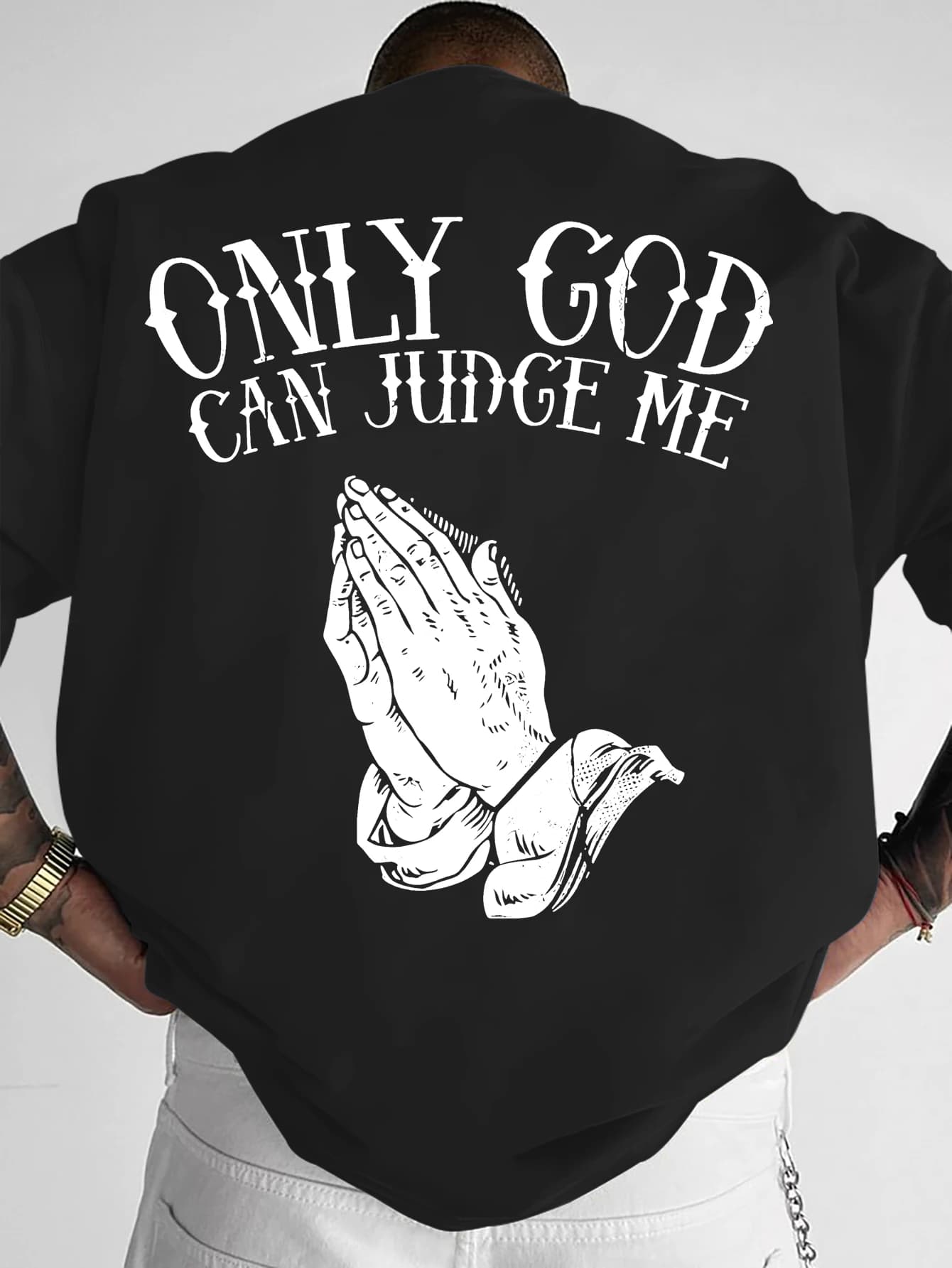 T-shirt vintage avec motif mains en prière « Seul Dieu peut m'juger»