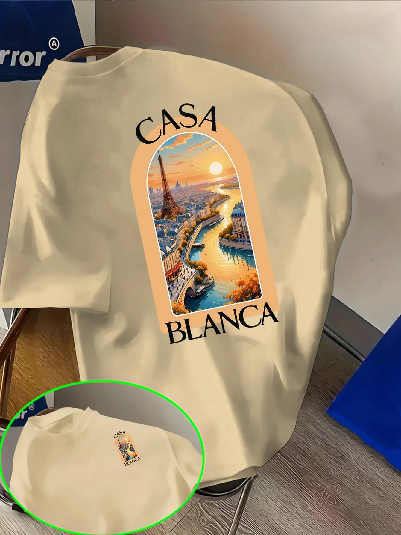 T-shirt beige tendance pour l'été avec motif paysage urbain du coucher de soleil à Paris, fabriqué e