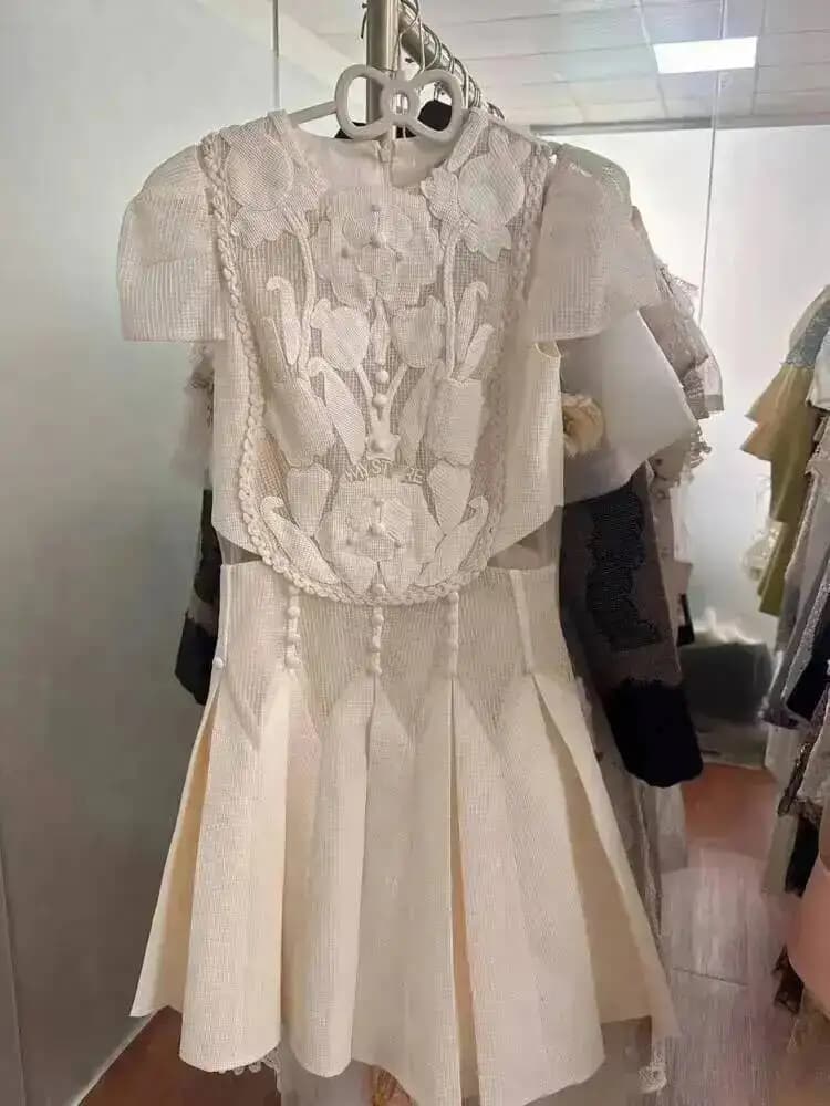 QMQA mode femmes robe élégante épissé dentelle fleur brodée évider conception Mini robes 2025 printe