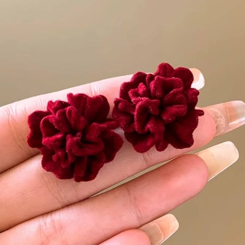Boucles d'oreilles à clous en velours rouge vin pour femmes, pétales pliés, inhabituels, bijoux d'or