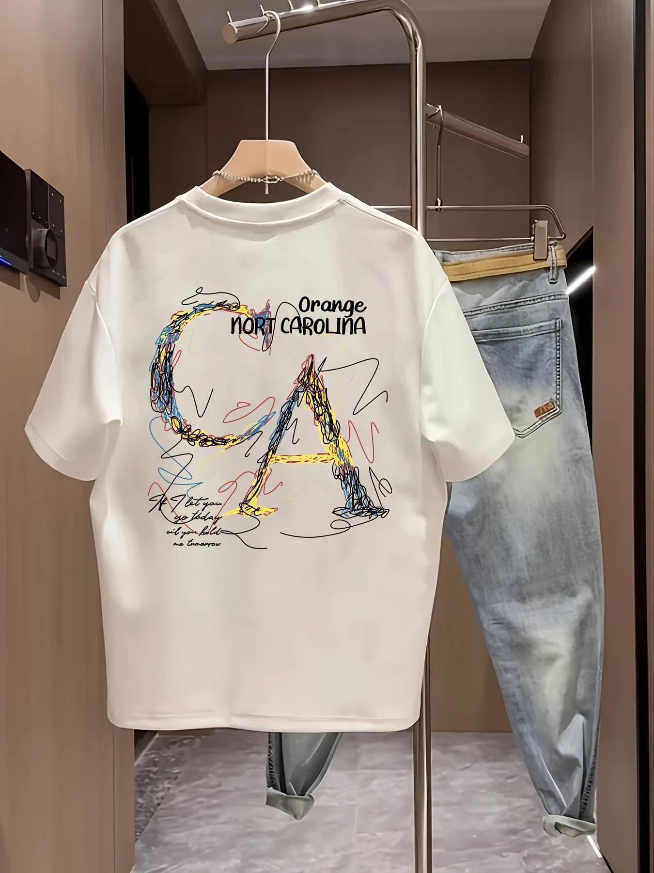 T-shirt pour homme en coton 100% avec imprimé lettres multicolores dessinées à la main, coupe décont