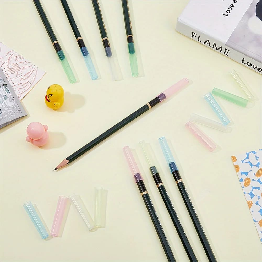 Un lot de 50 capuchons de crayon en plastique de différentes couleurs, de 40x8 mm, conçus pour proté