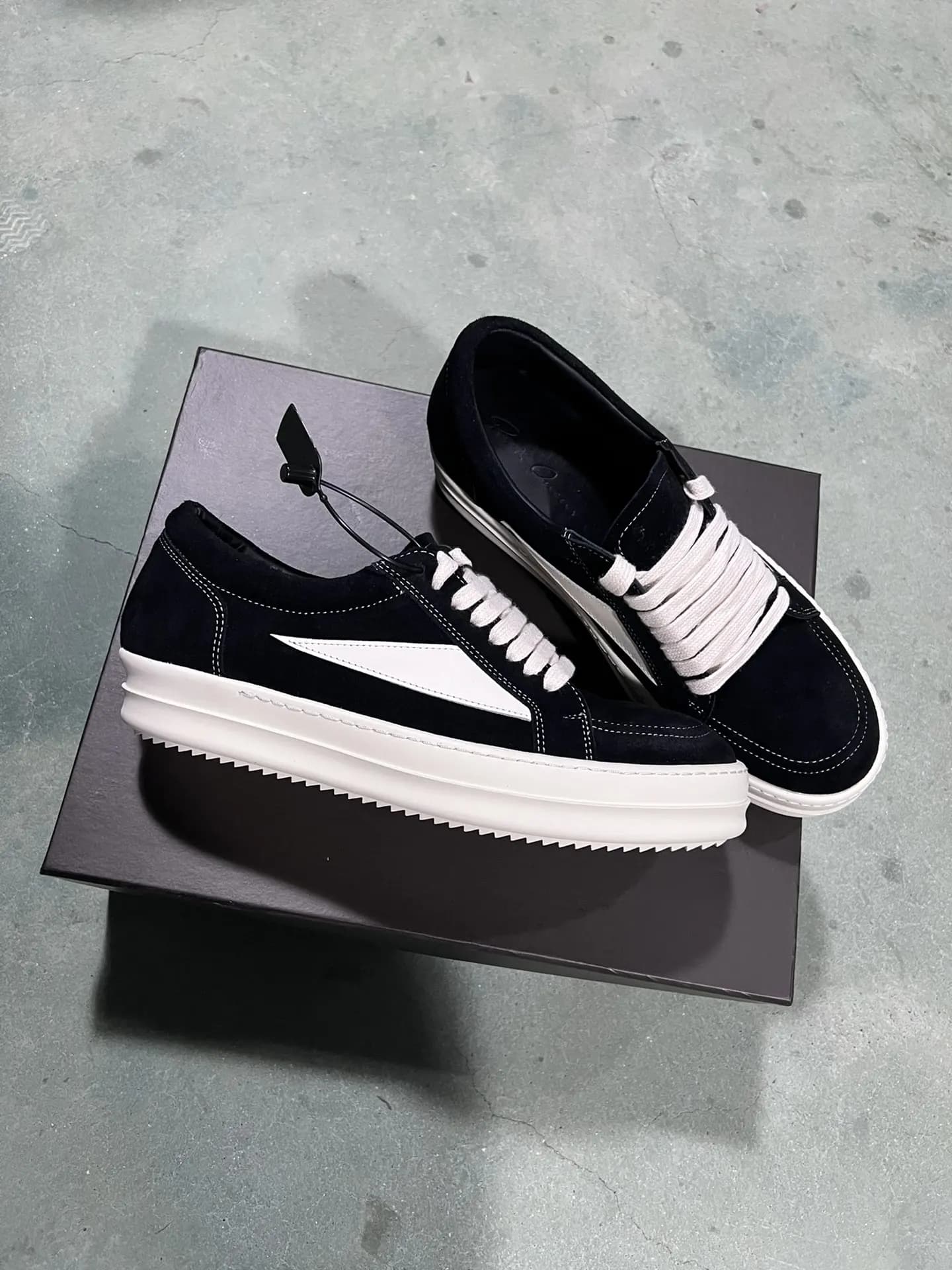 Sneakers en daim pour hommes de haute qualité et chaussures décontractées, sneakers de luxe pour fem