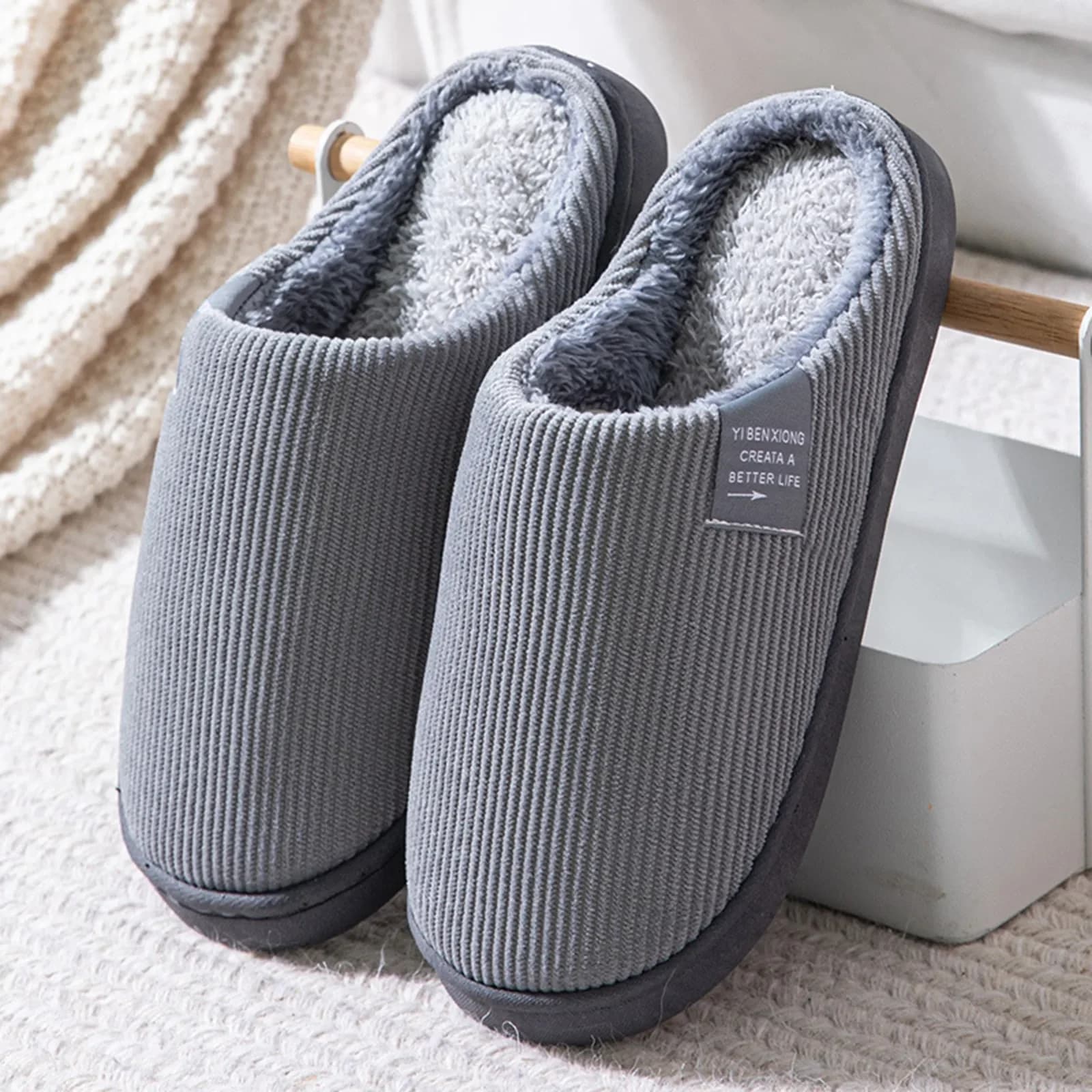 Pantoufles de maison décontractées à fond épais et souple pour hommes et femmes, pantoufles en peluc