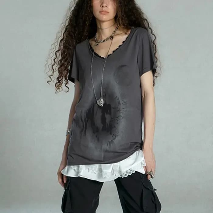 Karrcat Grunge esthétique Graffiti imprimé T-shirt Vintage en détresse à manches courtes