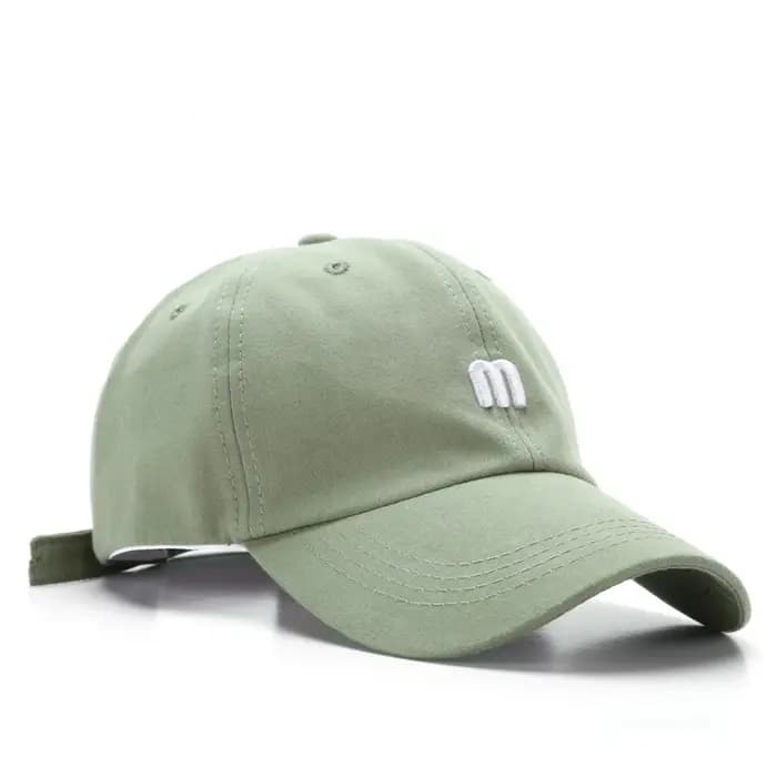 Casquette en bec de canard brodée avec lettre M