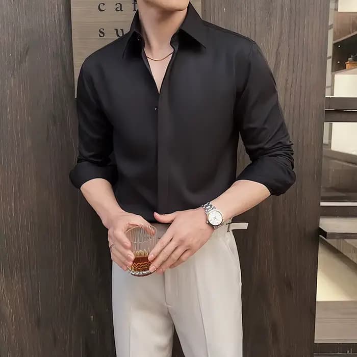 Chemise habillée blanche à manches longues pour hommes – Tissu mince et confortable. Idéal pour les événements formels et un usage quotidien. Design classique et moderne