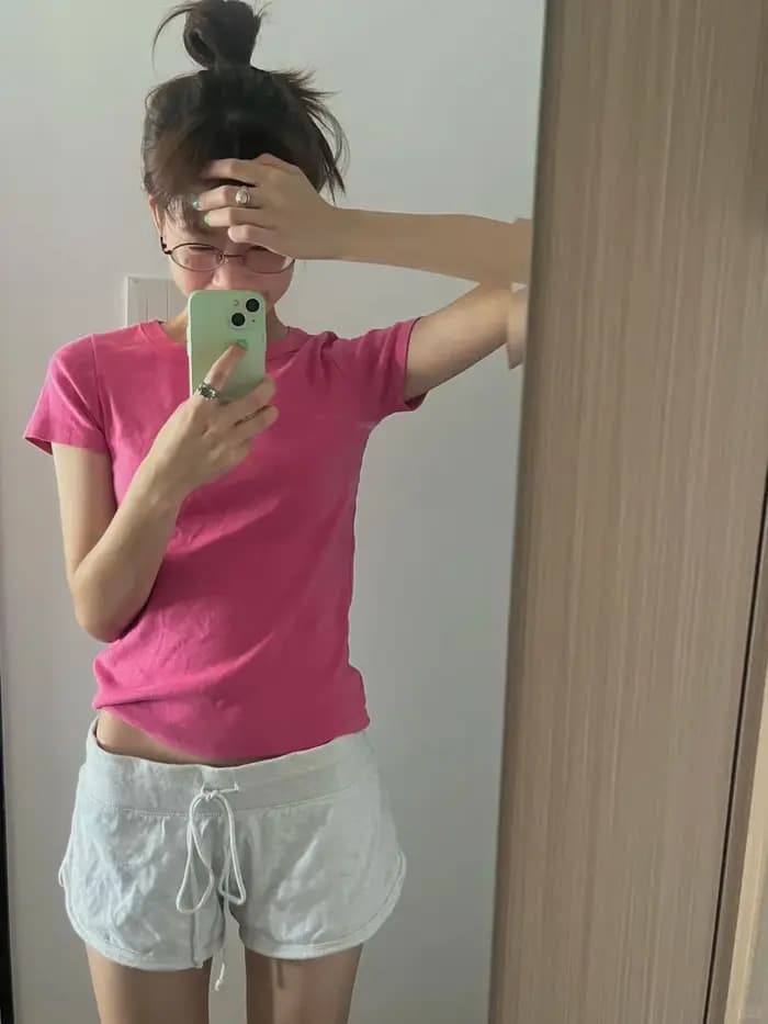 T-shirt col rond rouge rose doux pour femme