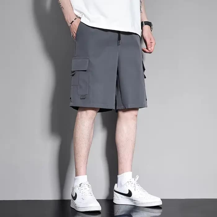 Shorts cargo pour homme couleur kaki avec cordon de serrage et poches à rabat