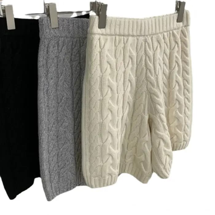 Chaud en automne et en hiver 2025 épaissi taille haute ample jambe large pâte frite torsions tricoté mode Shorts pour les femmes