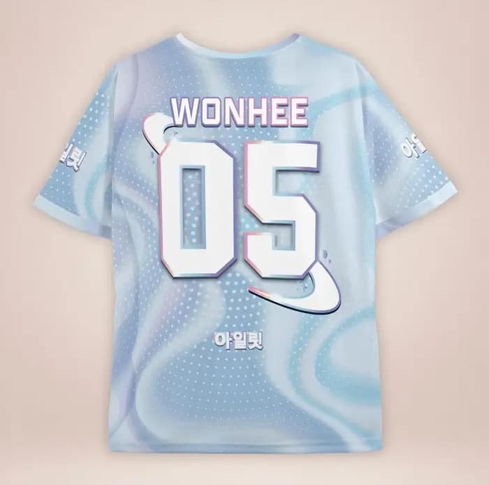2026 "MOKA 05" T-shirt K-Pop holographique bleu clair, assorti pour la famille, style Y2K Star Chasi