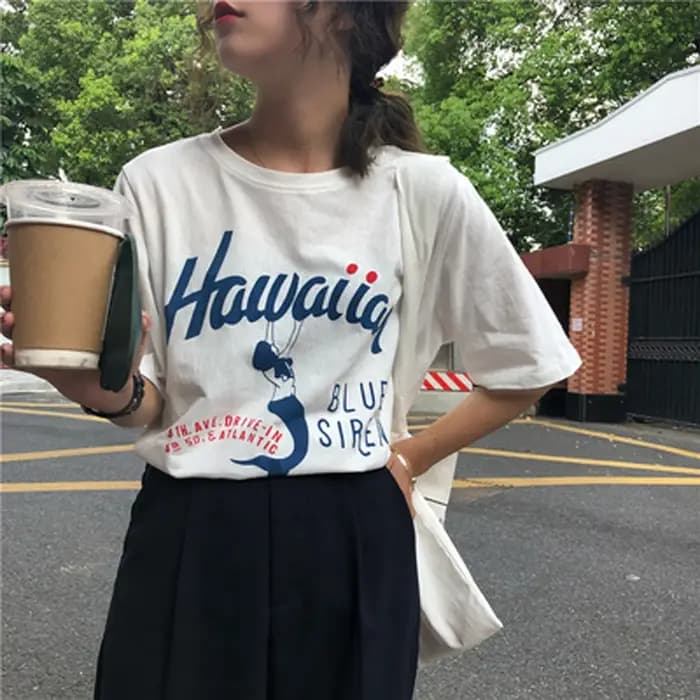 T-shirt graphique hawaïen pour femmes