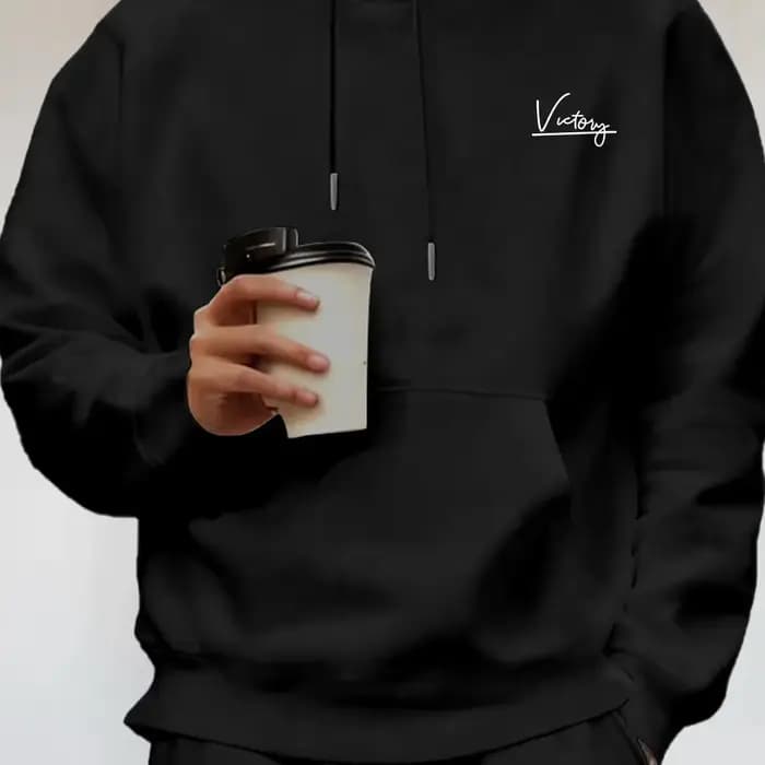 Articles vestimentaires de style minimaliste comprenant un sweat-shirt à capuche, un pull à manches
