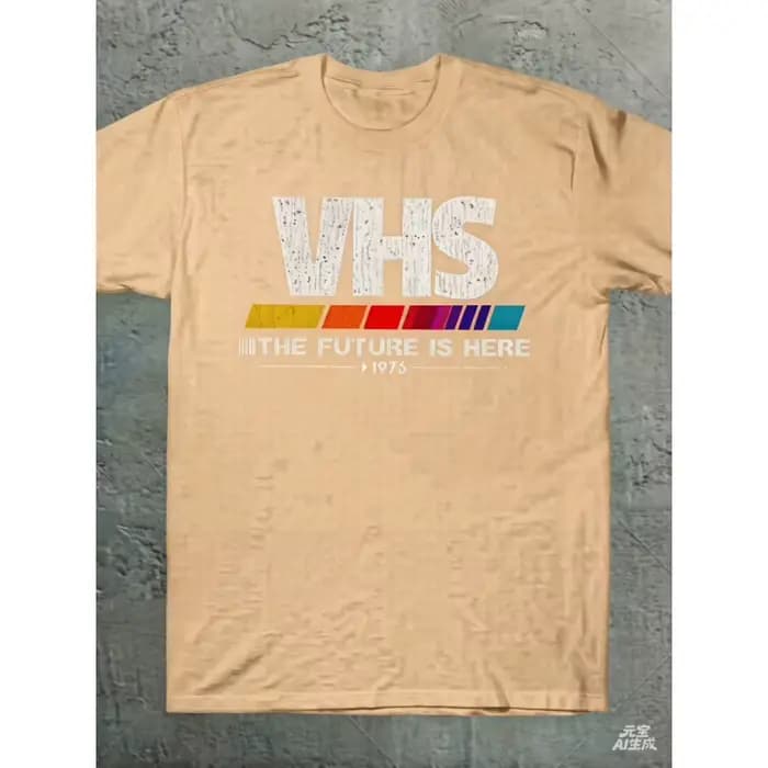 T-shirt Vintage VHS 2025 « Le Futur Est Là » – Style Rétro Années 70