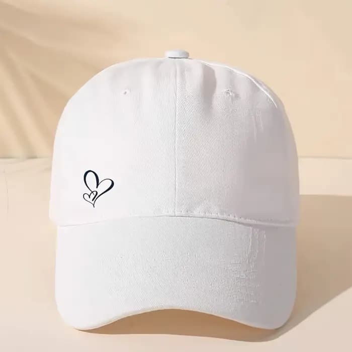 Casquette de baseball à motif de coeur mignon avec un design de coeur blanc