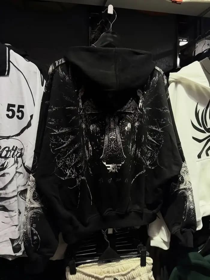 Sweat à capuche noir zippé avec imprimé graphique ailes gothiques