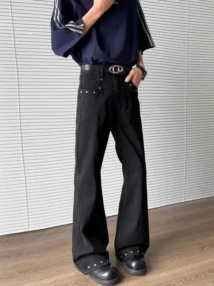 2026 Vêtements Y2K : Jean évasé noir slim à rivets pour hommes et pantalon long décontracté coréen pour femmes