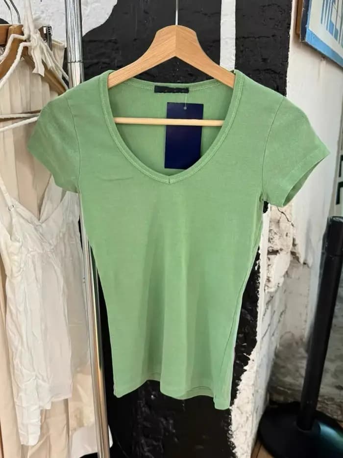 T-shirts bleu royal à col en V pour femmes