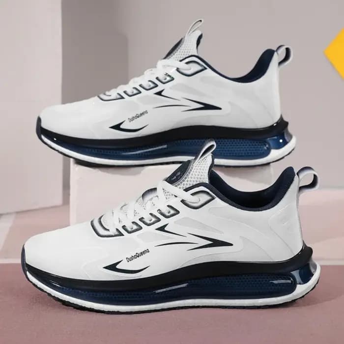 Une paire de baskets à coussin d'air pour adolescents avec semelle amortissante