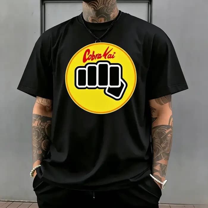 T-shirt Cobra Kai Karate Kid Movie Fist Logo Graphic Tee à manches courtes