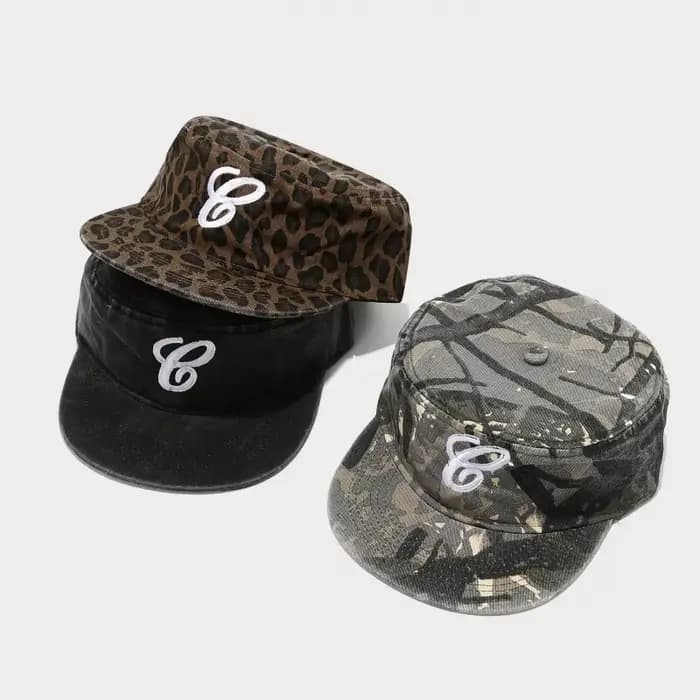 Casquette militaire à dessus plat brodée avec lettre C imprimée léopard, chapeau streetwear décontracté réglable pour hommes et femmes