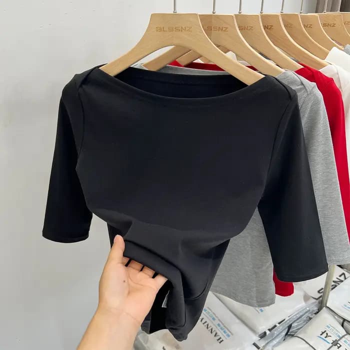 Haut blanc basique 2026 Nouvelle collection été T-shirt femme à épaules dénudées col U Manches trois