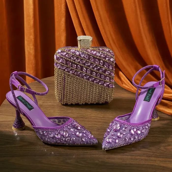 Chaussures et sac de couleur violet brillant