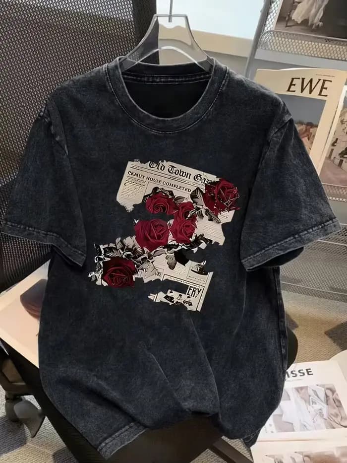 T-shirt vintage délavé avec imprimé rose rétro