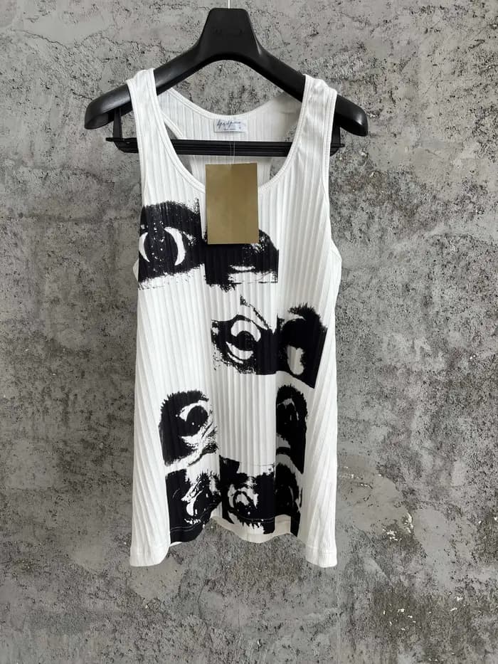 Un sweat-shirt blanc à col rond pour hommes au design original avec imprimé d'oeil