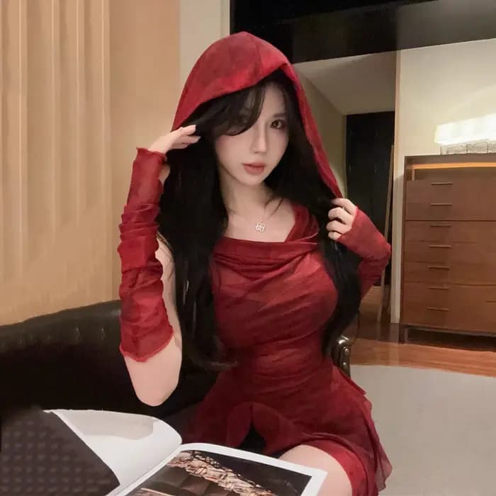 Haut transparent en maille rouge