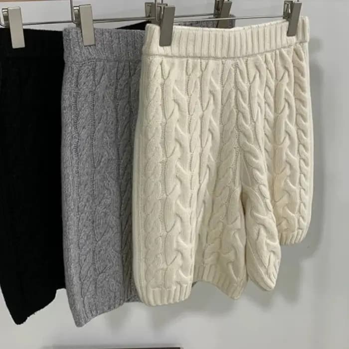 Chaud en automne et en hiver 2025 épaissi taille haute ample jambe large pâte frite torsions tricoté mode Shorts pour les femmes