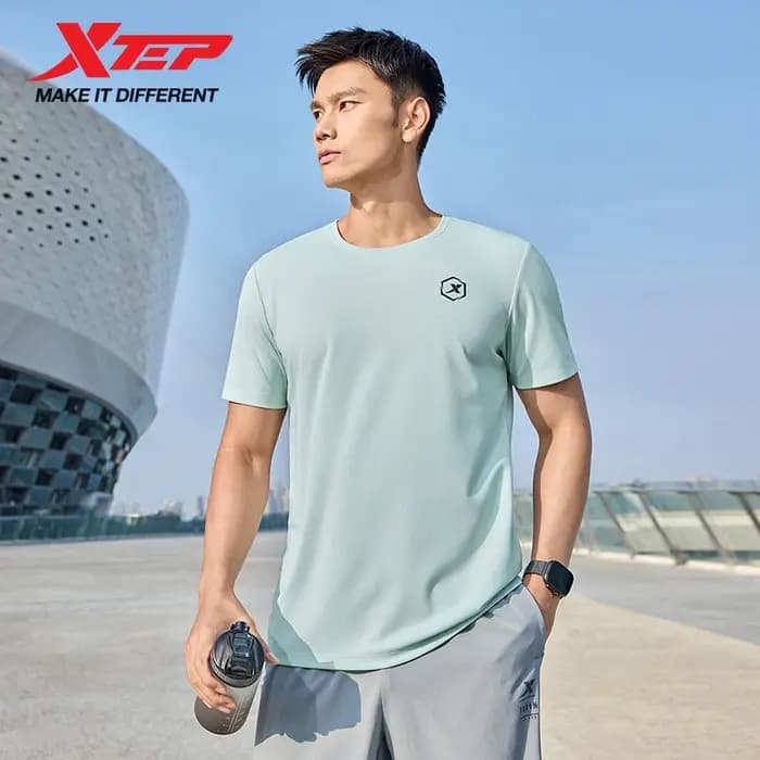 Xtep T-Shirt à manches courtes et col rond pour hommes