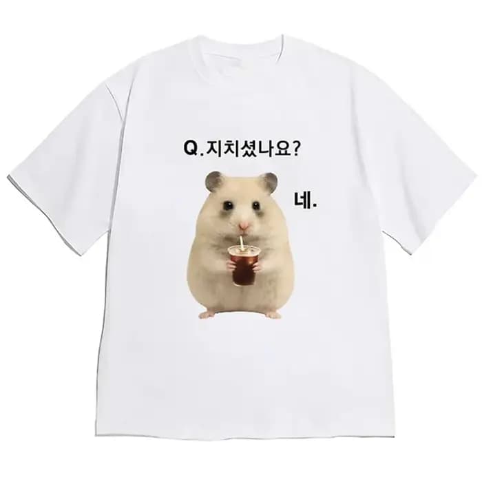 Les t-shirts imprimés à motifs d'été peuvent être portés par les hommes et les femmes