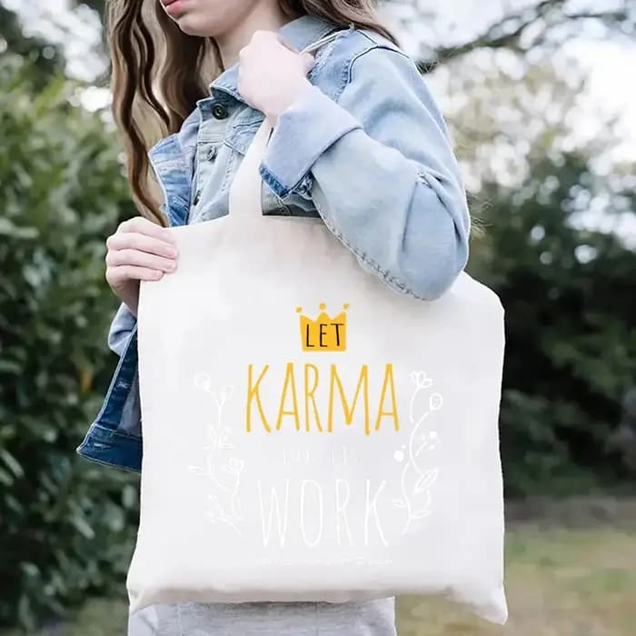 Patch thermocollant à encre blanche avec texte tendance et amusant 'LET KARMA DO ITS WORK'