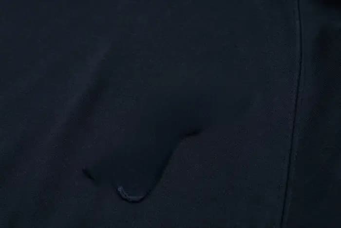 Les Français adorent les sweats à capuche brodés pour hommes et femmes. Les couples décontractés et