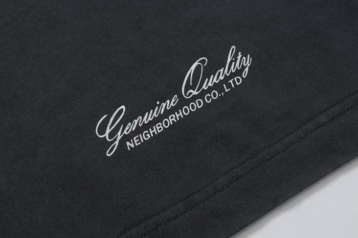 T-shirt ample à manches courtes avec étiquette brodée sur la poitrine NBHD