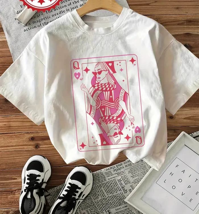 T-Shirt à manches courtes et col rond pour femme, haut décontracté, imprimé graphique Queen Hearts,