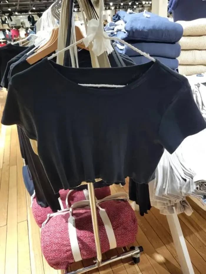 Haut court en coton à manches courtes et col rond pour femmes