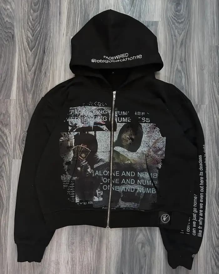 Sweat à capuche oversize zippé rouge style grunge streetwear gothique