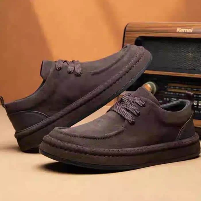 Les chaussures pour hommes sont à la mode